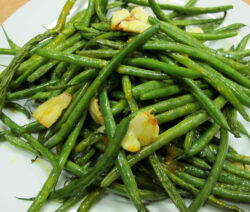 Bone Suckin' Garlic Green Beans