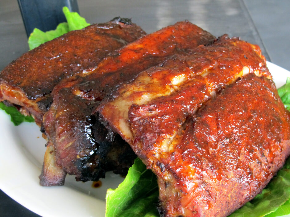 Ribs on a plate of lettuce