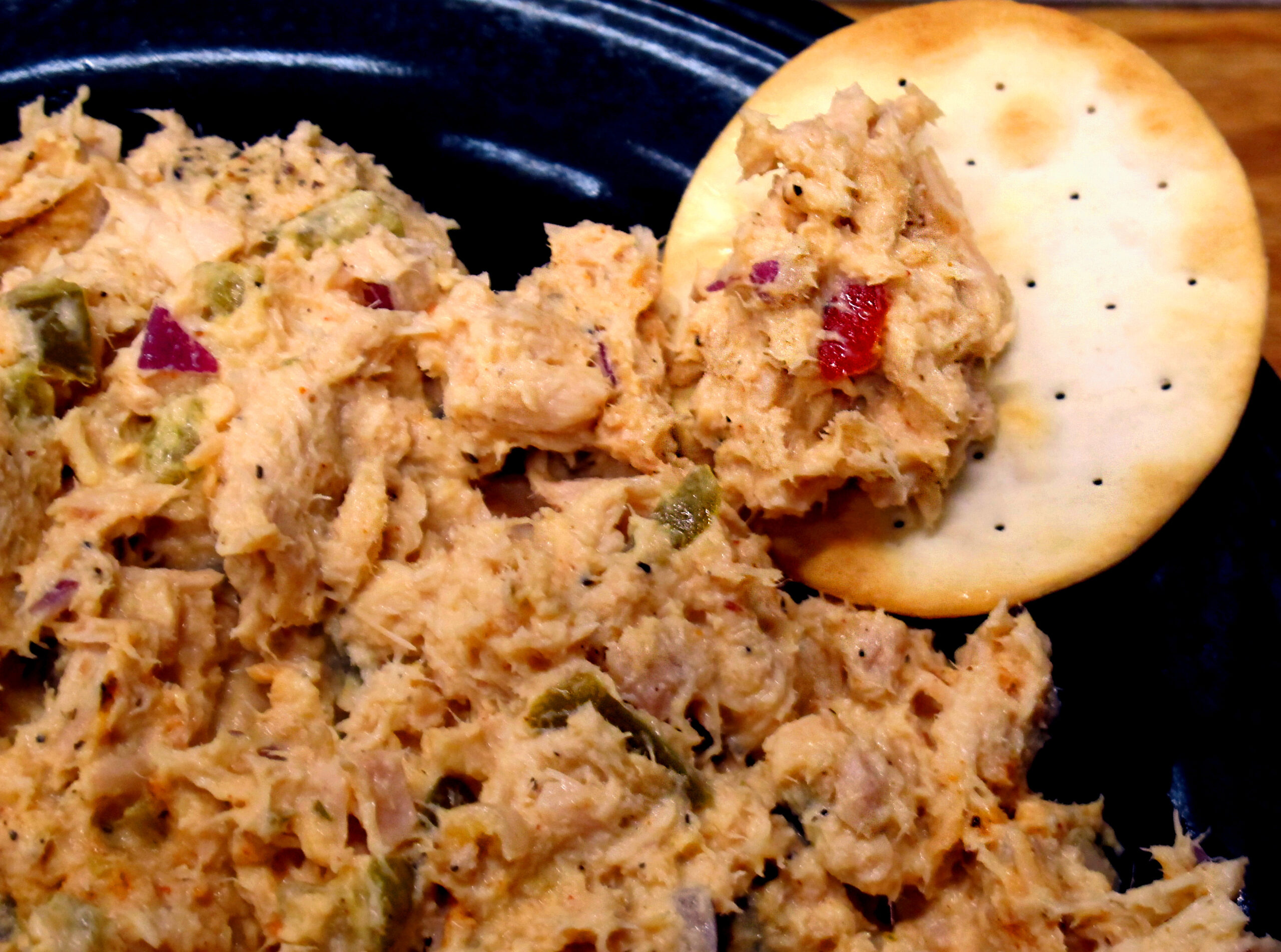 Tuna salad with a cracker